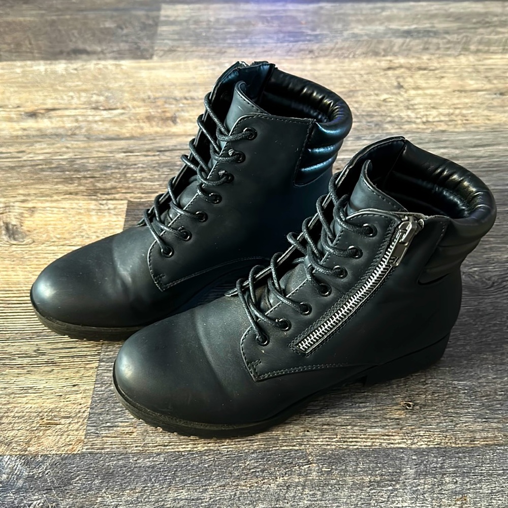 Women’s heeled boots size 6.5
